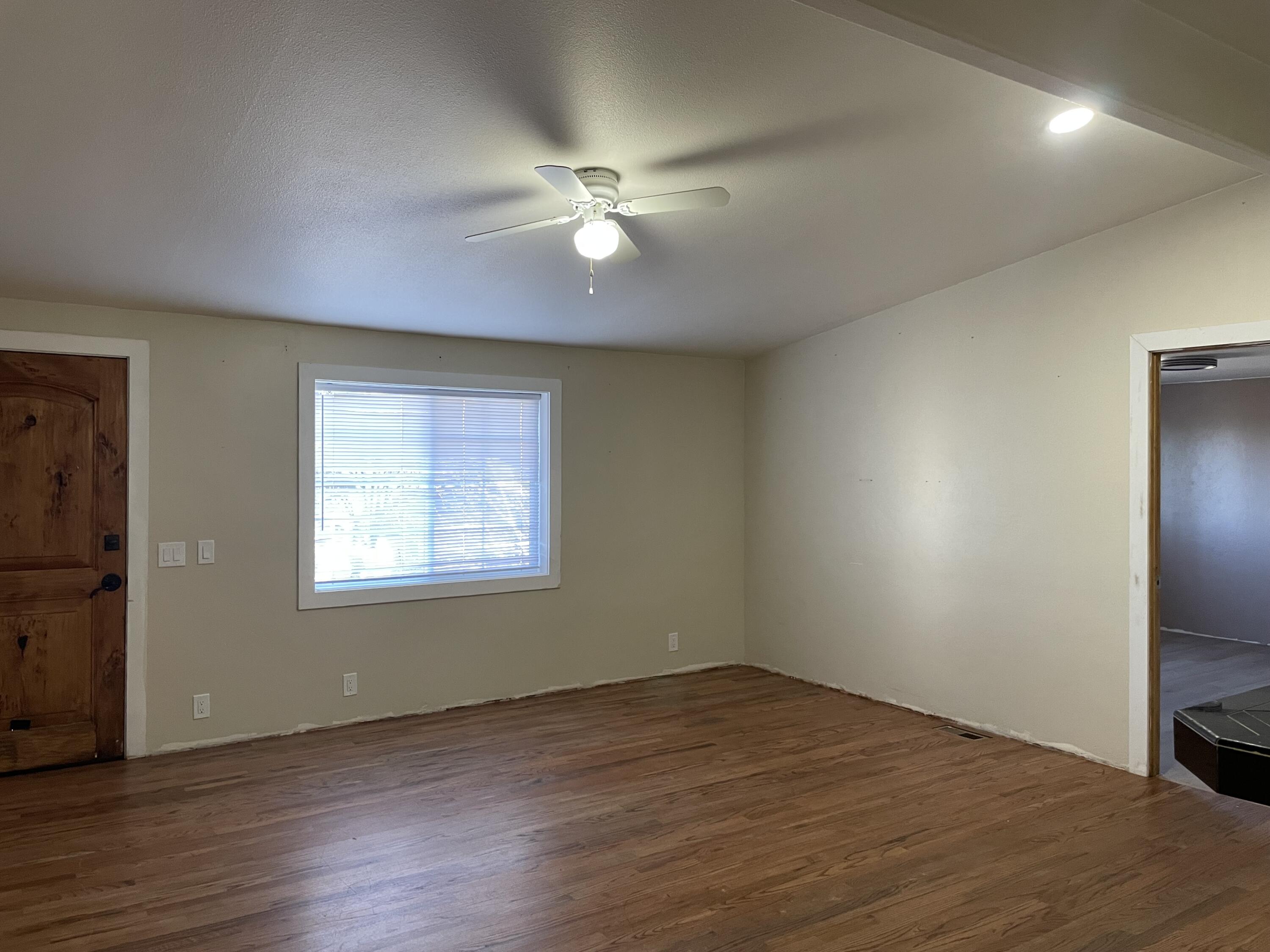 508 North 7th Street Bellevue, ID 83313 - Photo 2 of 11 Living Room