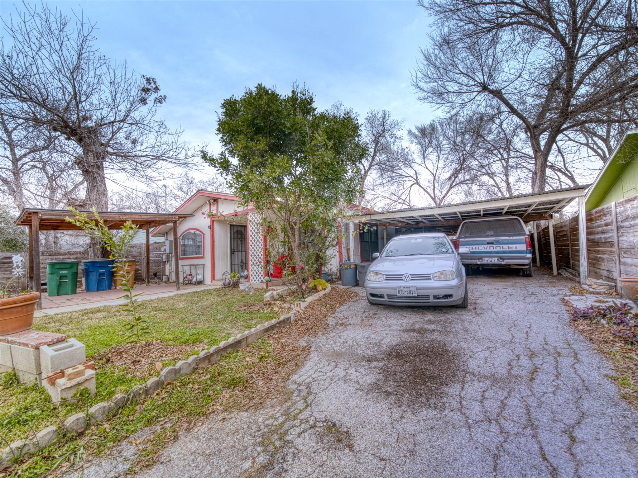 2900 Castro Street Austin, TX 78702 - Photo 37 of 39 View of front facade with a carport