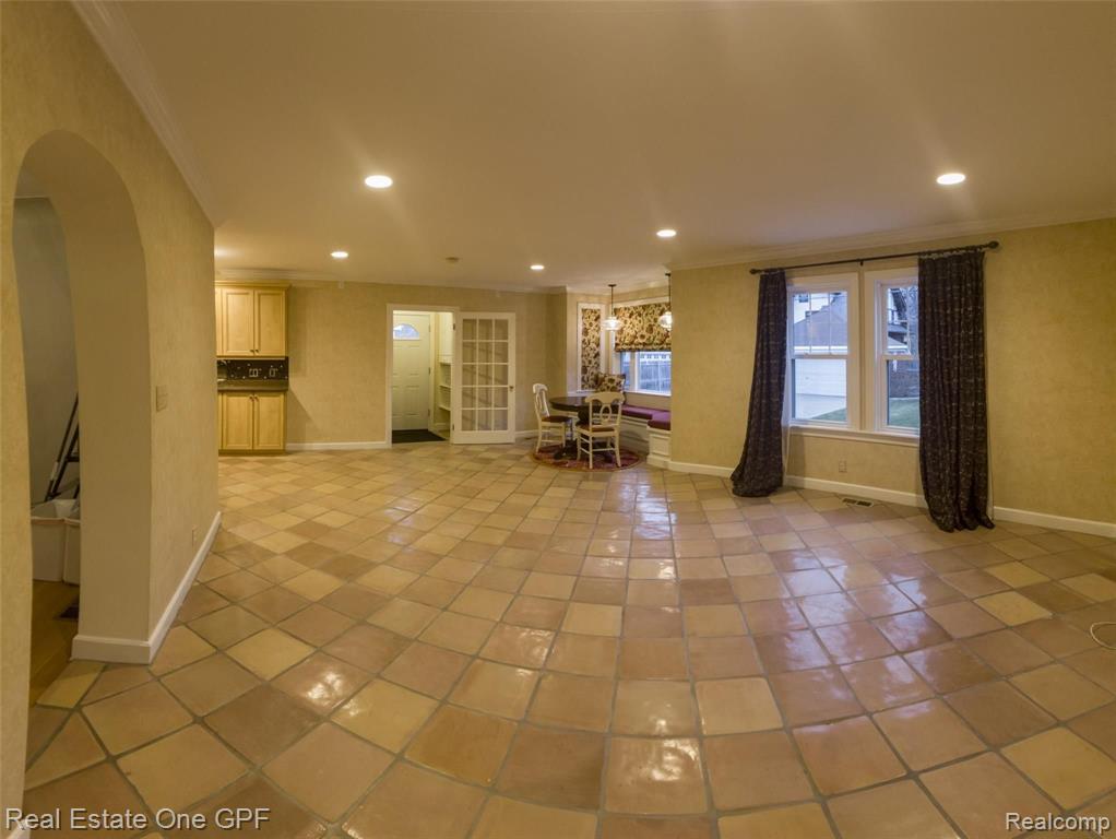 1210 Yorkshire Road Grosse Pointe Park, MI 48230 - Photo 8 of 37