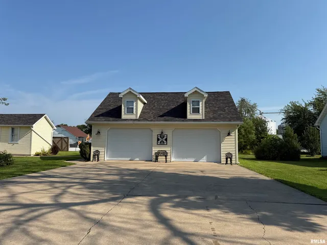 $120,000 | 204 East 3rd Street, Vermont, IL 61484