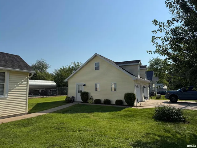 $120,000 | 204 East 3rd Street, Vermont, IL 61484