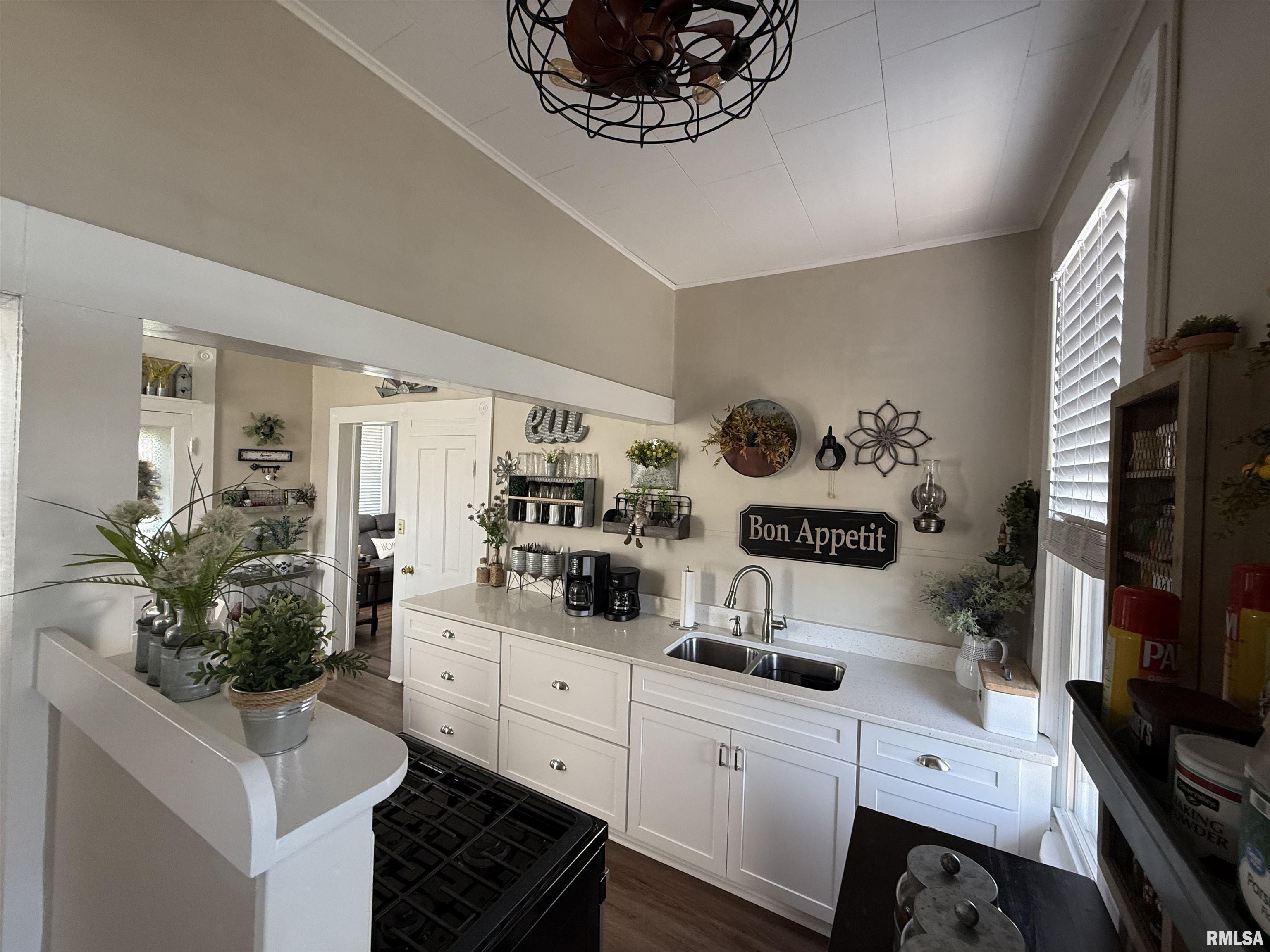 204 East 3rd Street Vermont, IL 61484 - Photo 10 of 35