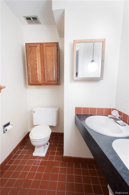 513 East University Drive, Unit 703 Rochester, MI 48307 - Photo 12 of 23