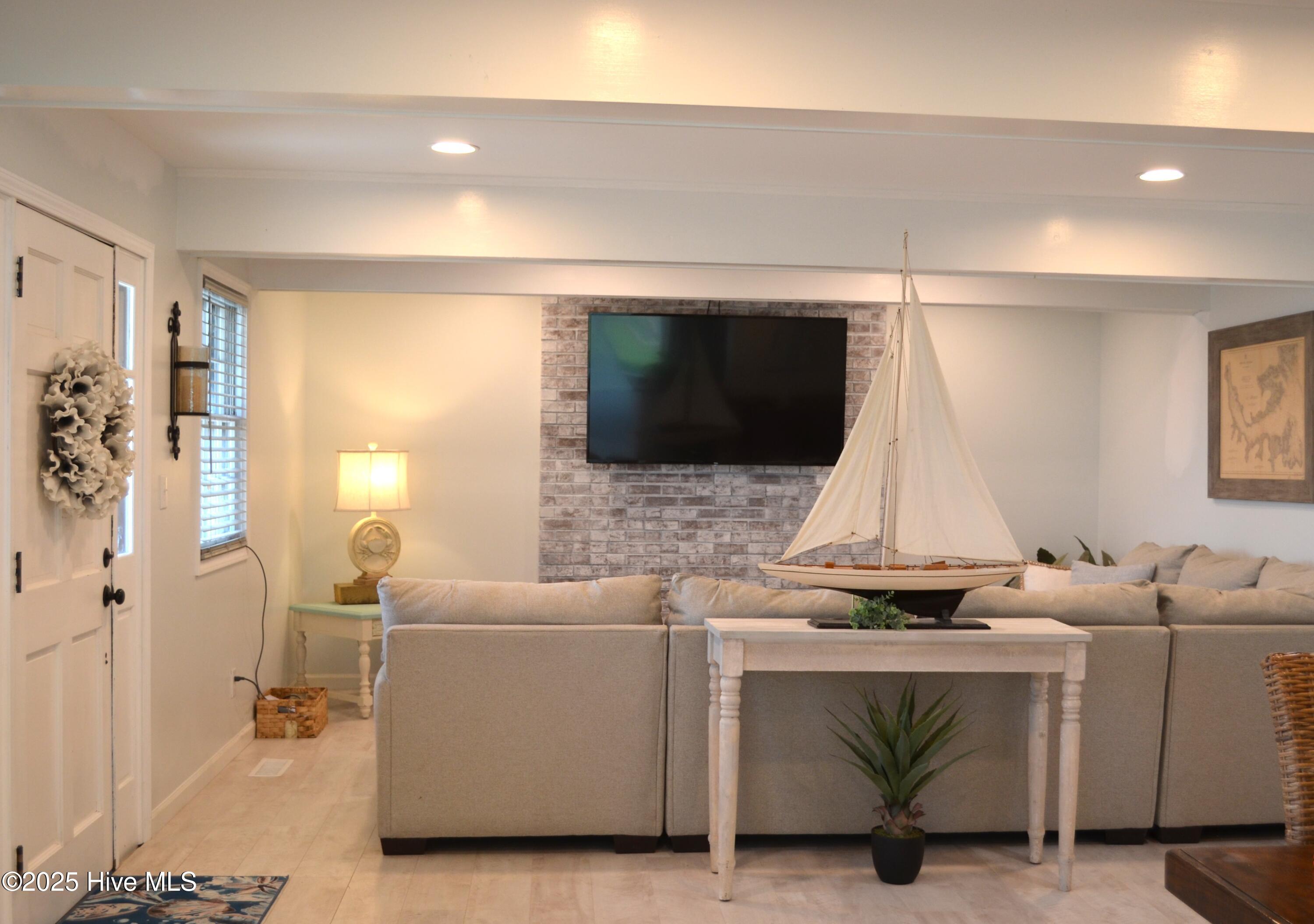 1480 River Drive Havelock, NC 28532 - Photo 16 of 56 Living Room