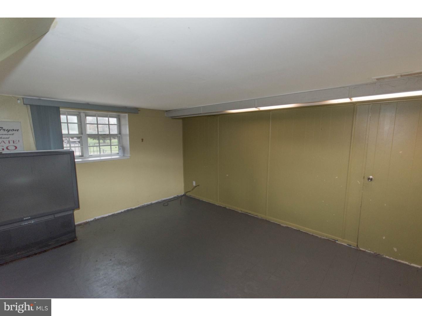 996 Hilltop Road Warminster, PA 18974 - Photo 11 of 18 Gallery Image 11