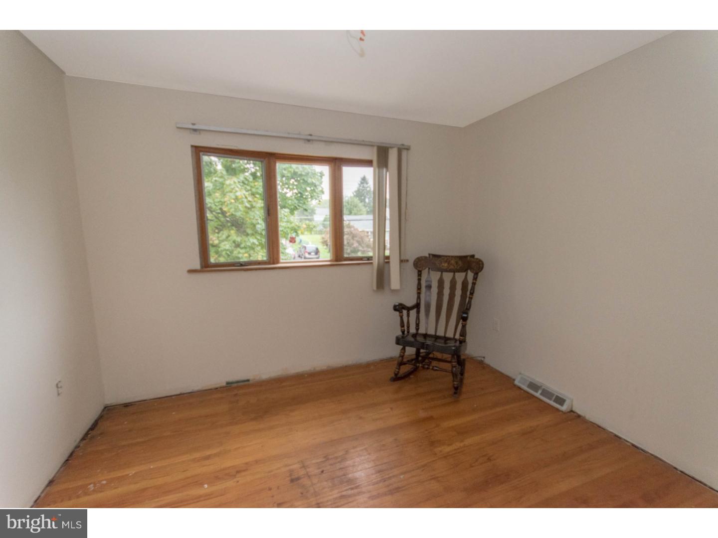 996 Hilltop Road Warminster, PA 18974 - Photo 15 of 18 Gallery Image 15
