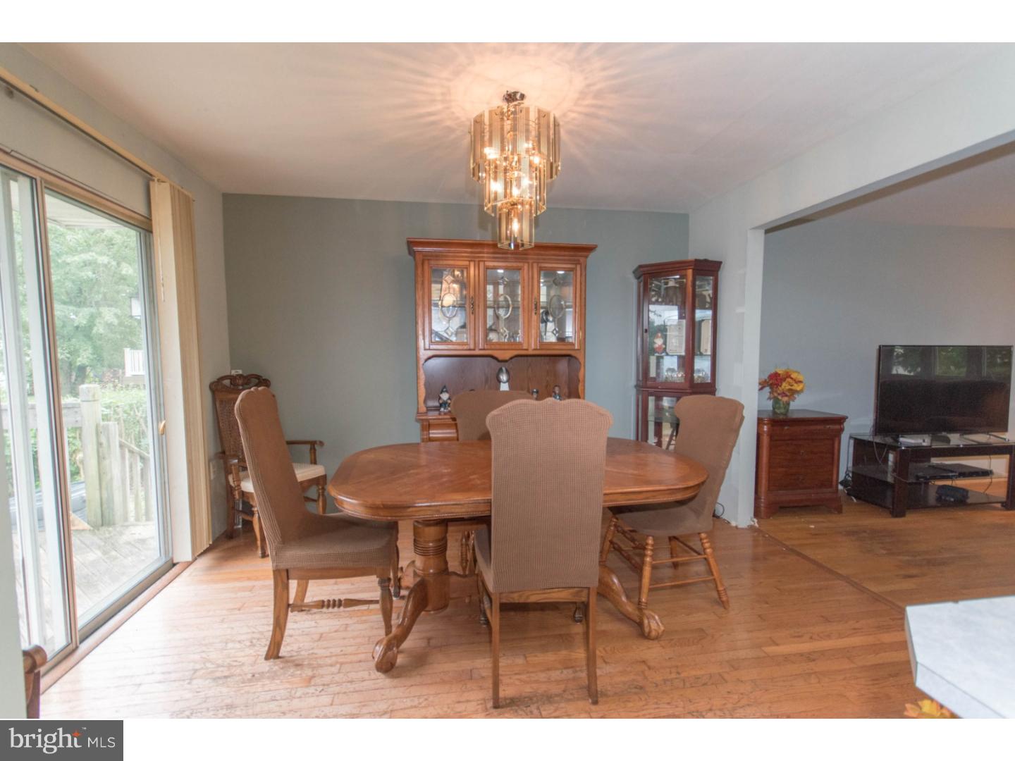996 Hilltop Road Warminster, PA 18974 - Photo 6 of 18 Gallery Image 6