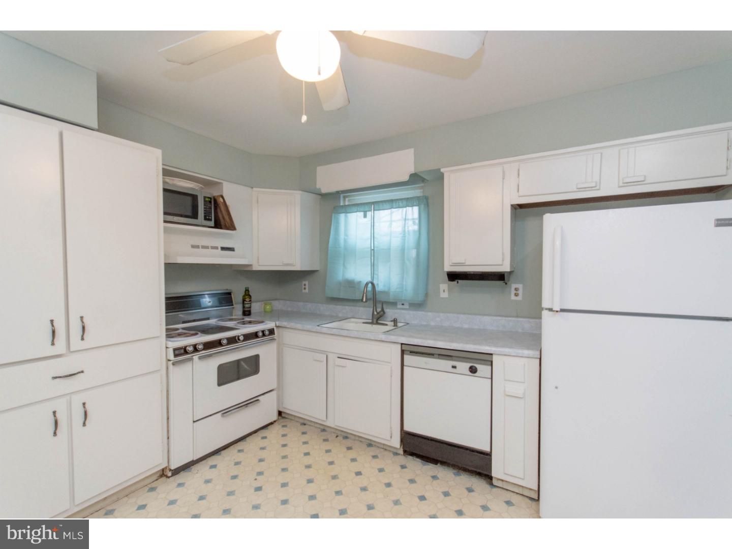 996 Hilltop Road Warminster, PA 18974 - Photo 9 of 18 Gallery Image 9