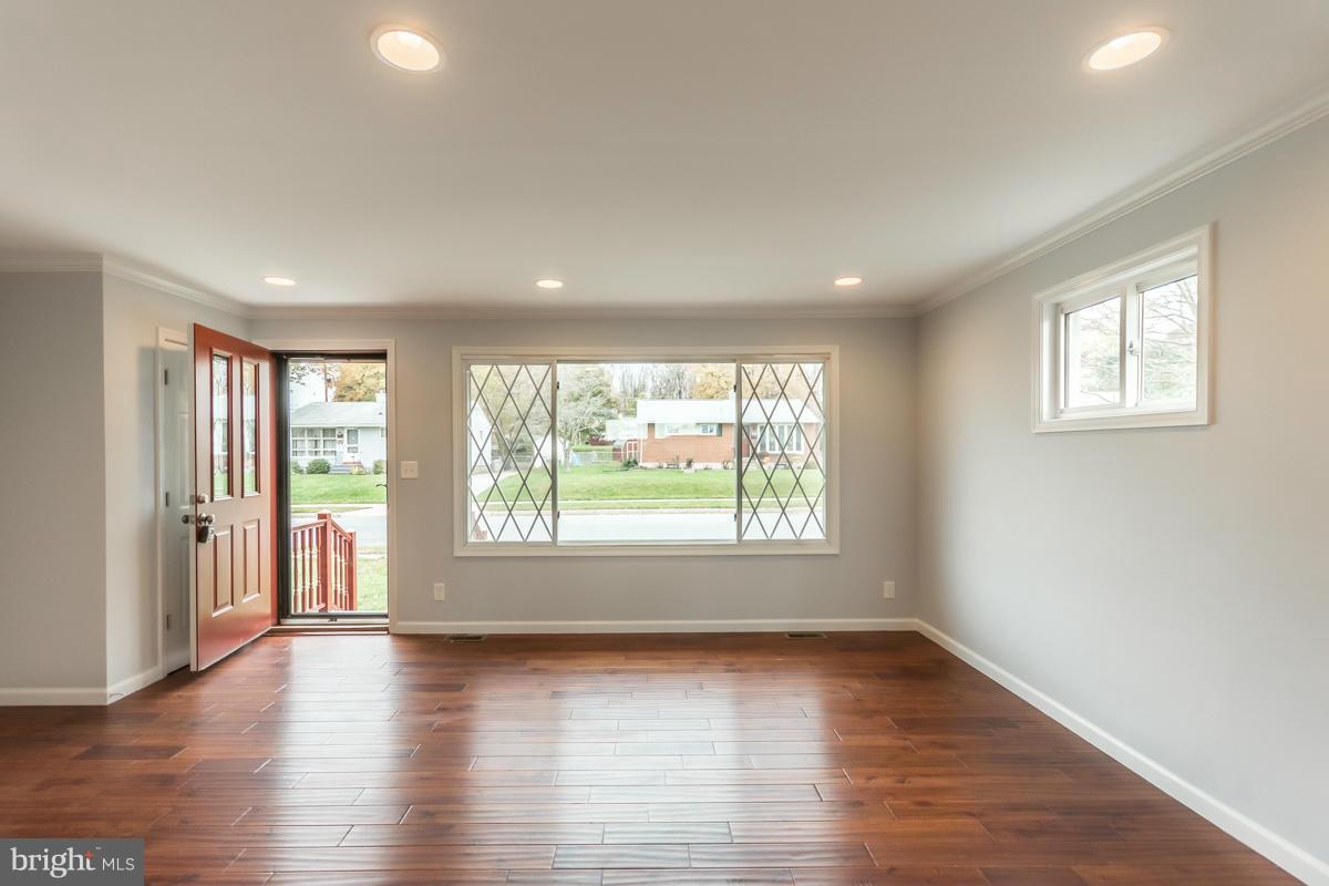3805 Fernside Road Randallstown, MD 21133 - Photo 5 of 28 Living Room