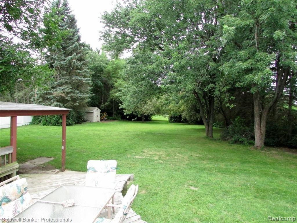 2239 Jones Road Waterford, MI 48327 - Photo 5 of 19 Backyard View