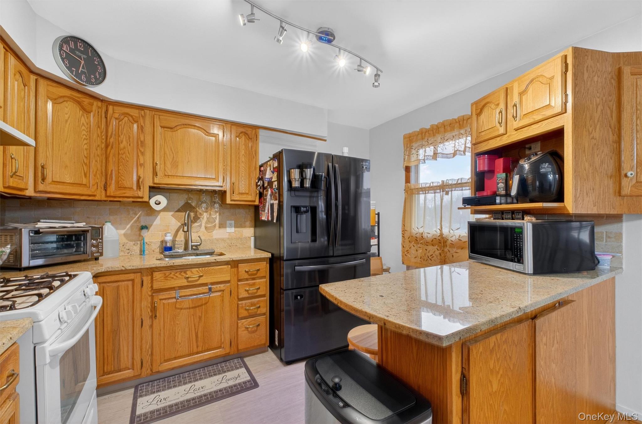 18 Cardinal Drive Poughkeepsie, NY 12601 - Photo 16 of 35