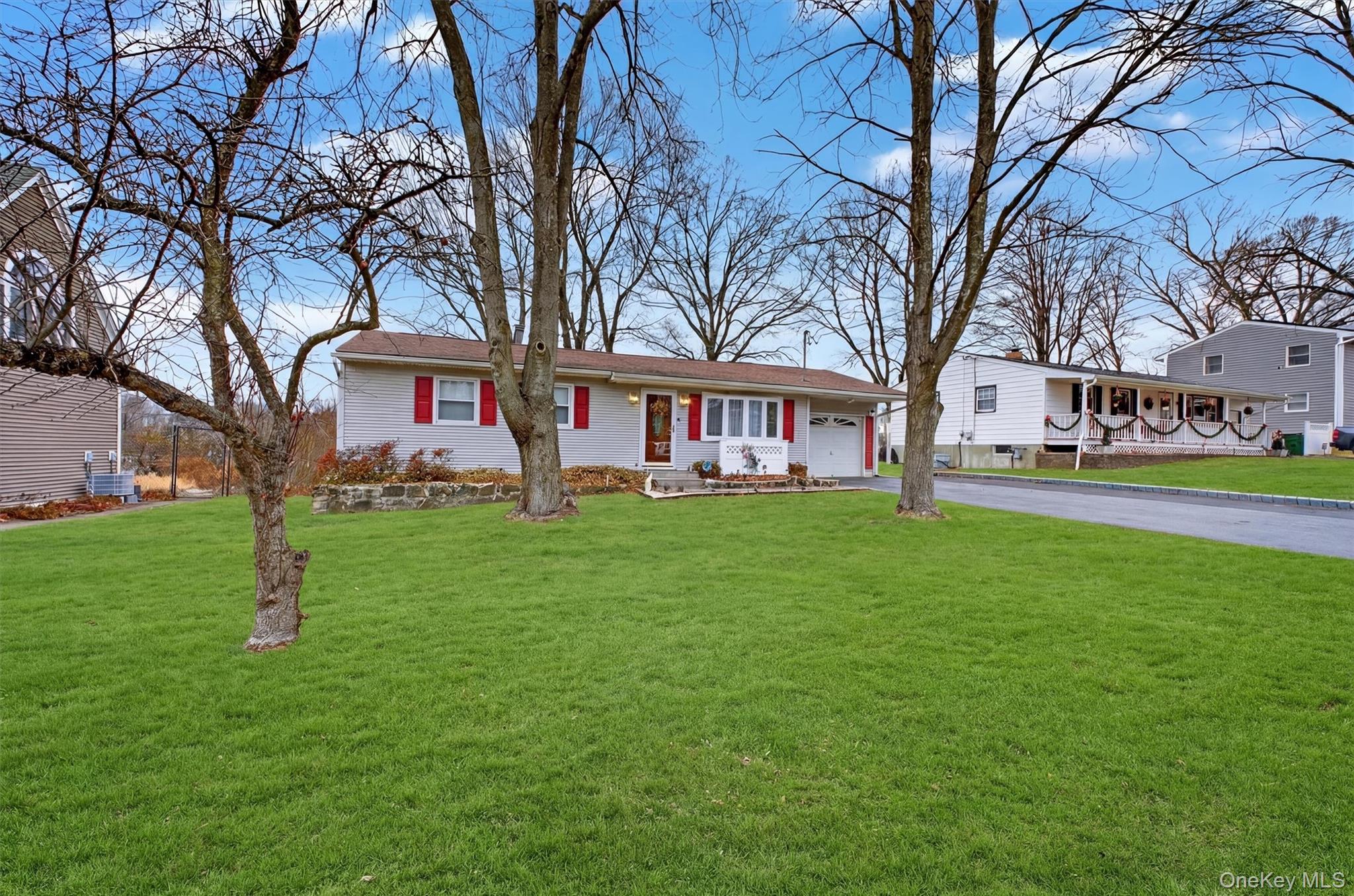 18 Cardinal Drive Poughkeepsie, NY 12601 - Photo 2 of 35