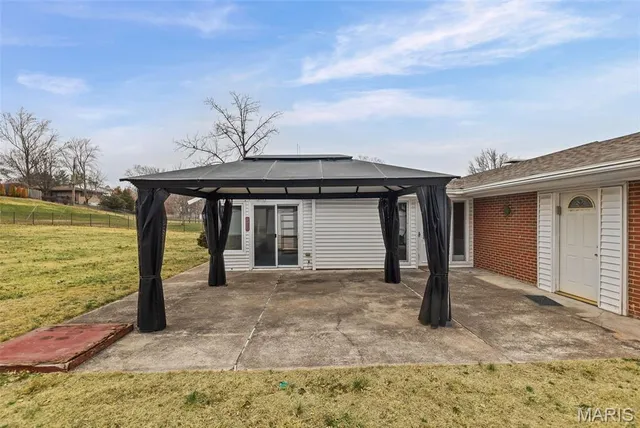 $425,000 | 10617 Twilight Drive, St. Louis, MO 63128