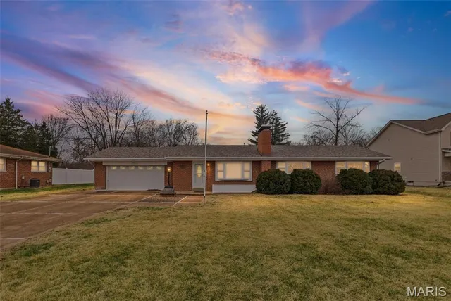 $425,000 | 10617 Twilight Drive, St. Louis, MO 63128