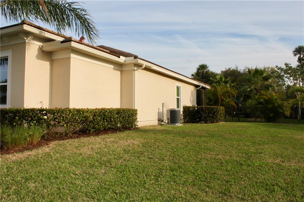 348 Southwest Lost River Road Stuart, FL 34997 - Photo 6 of 51 Gallery Image 6