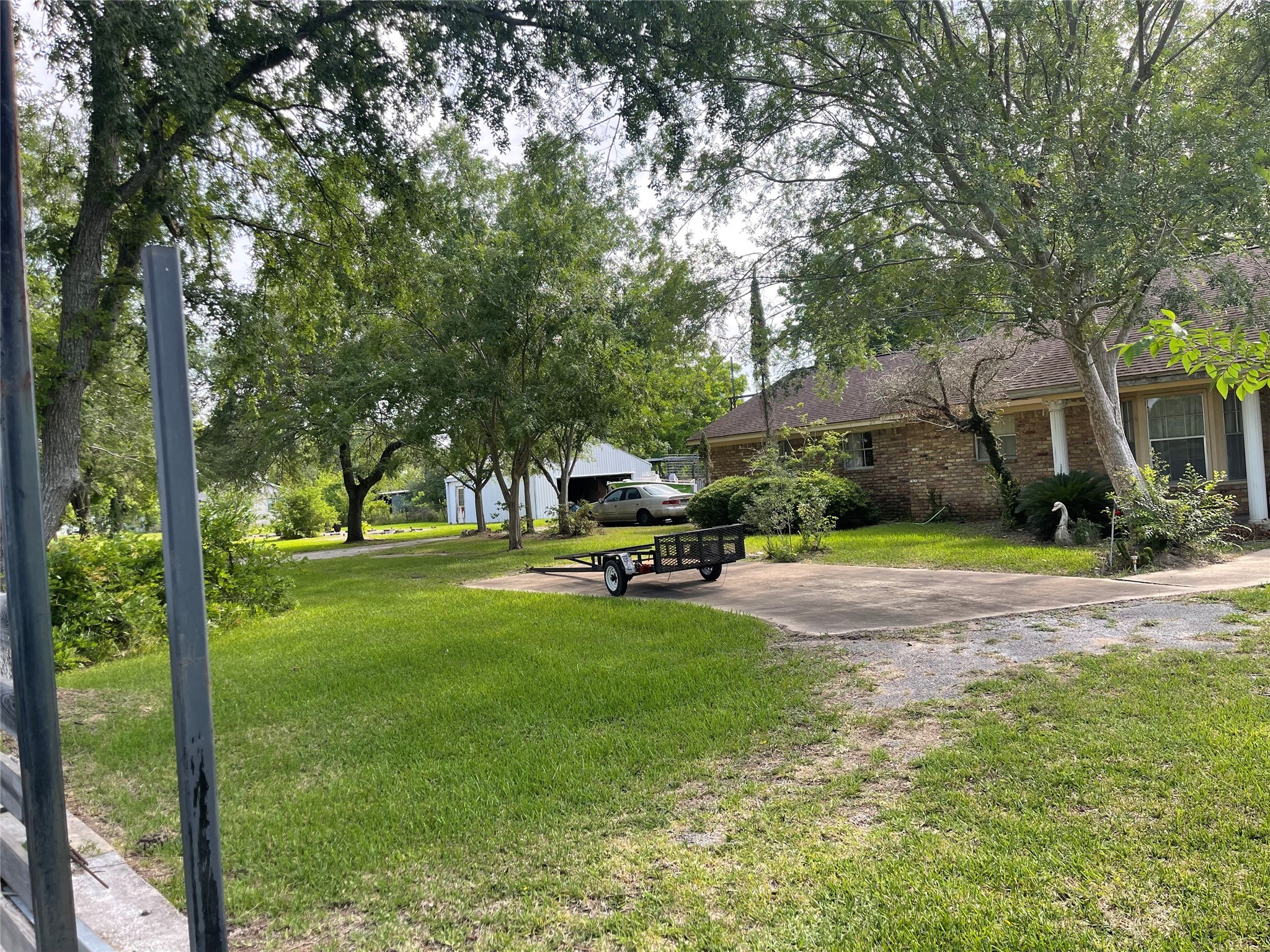 16719 McLean Road Pearland, TX 77584 - Photo 2 of 15 a house view with a garden space