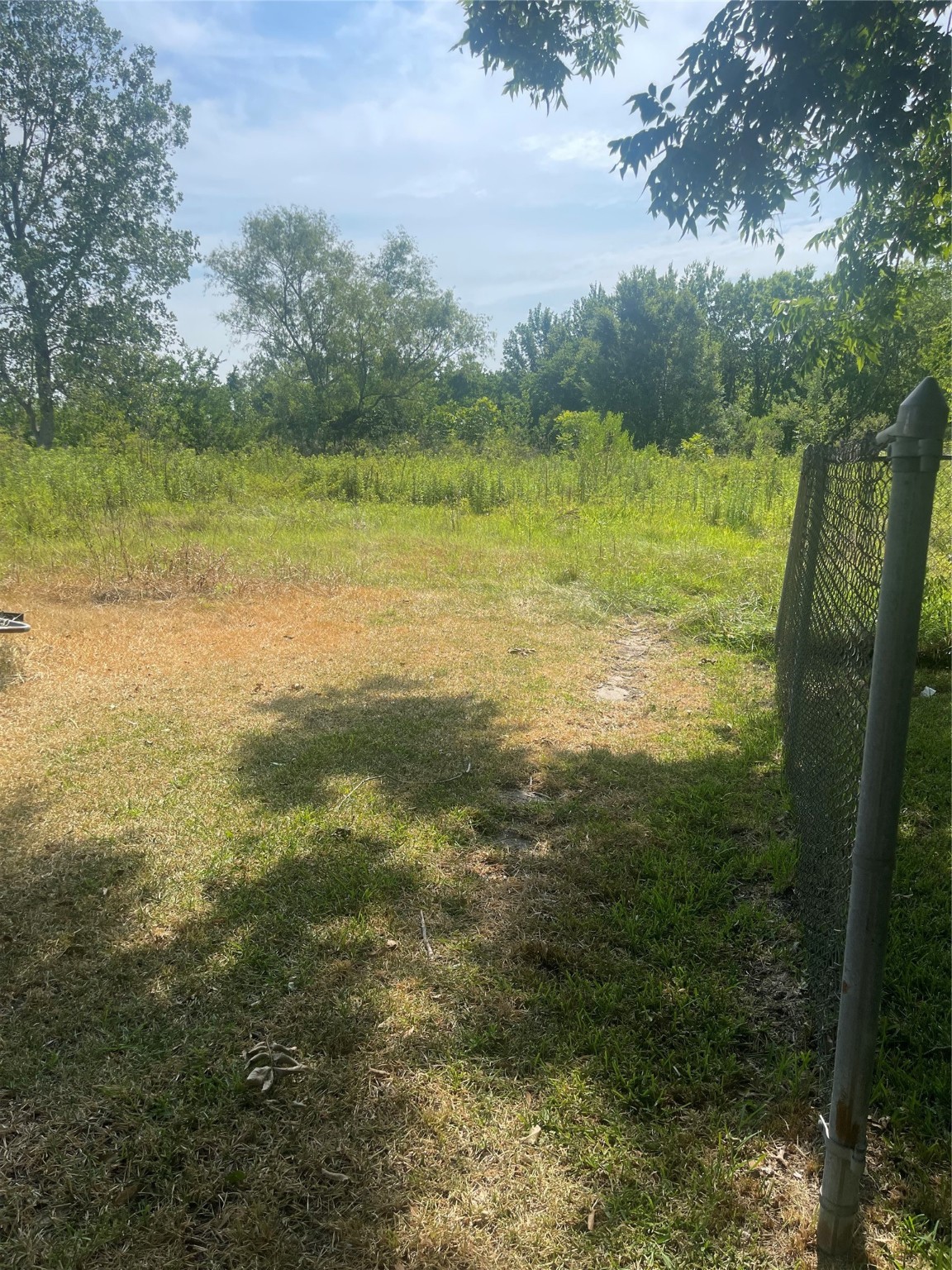 16719 McLean Road Pearland, TX 77584 - Photo 9 of 15 a view of an ocean from a yard