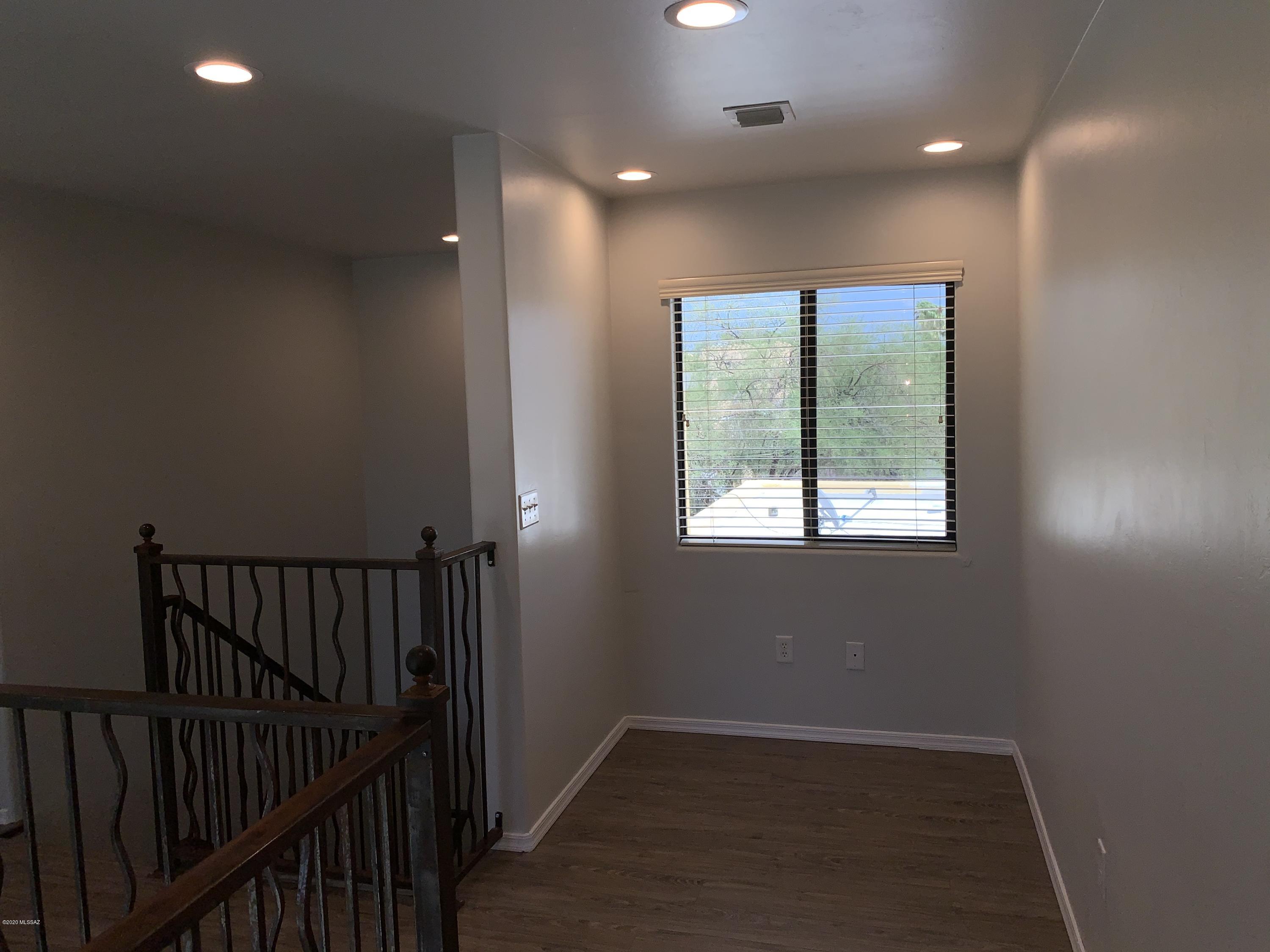 4181 North Fortune Loop Tucson, AZ 85719 - Photo 24 of 39 a view of hallway with a window