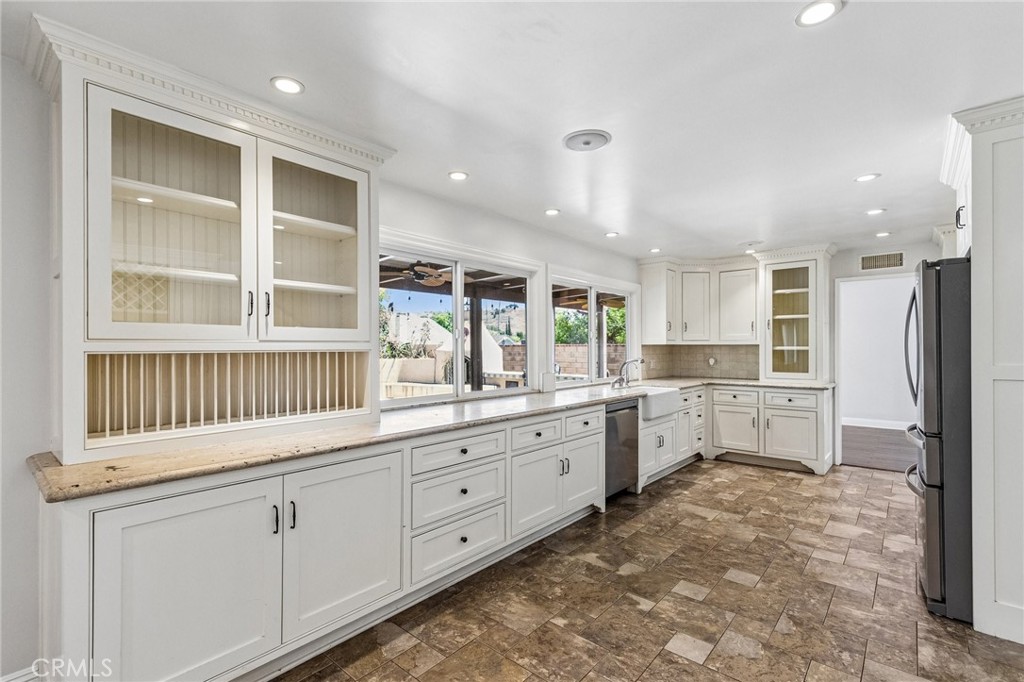 42 Kanan Road Oak Park, CA 91377 - Photo 17 of 69 Gallery Image 17