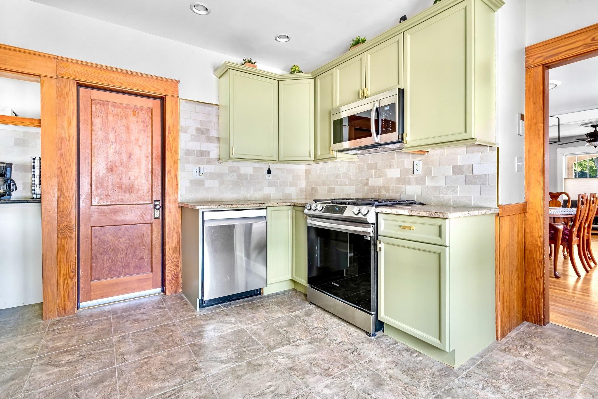 69 Allds Street Nashua, NH 03060 - Photo 11 of 31