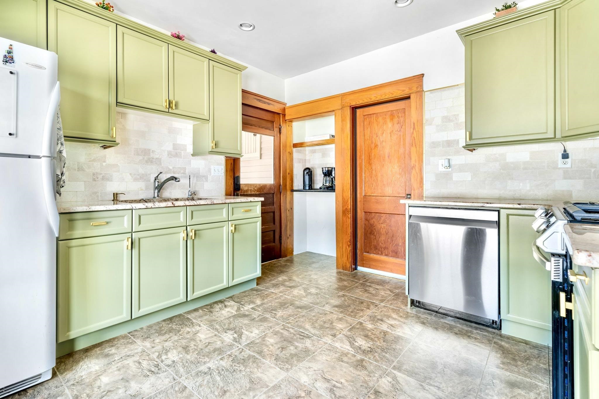 69 Allds Street Nashua, NH 03060 - Photo 7 of 31