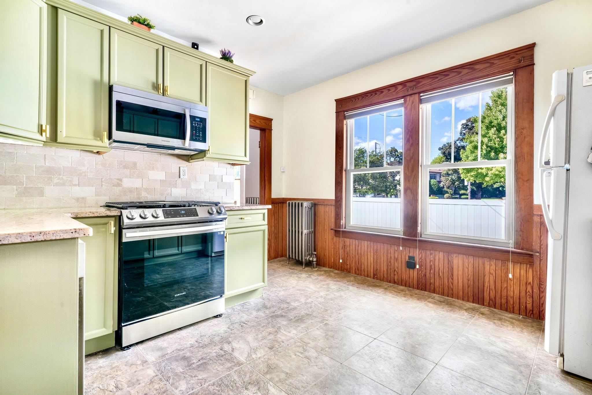 69 Allds Street Nashua, NH 03060 - Photo 8 of 31