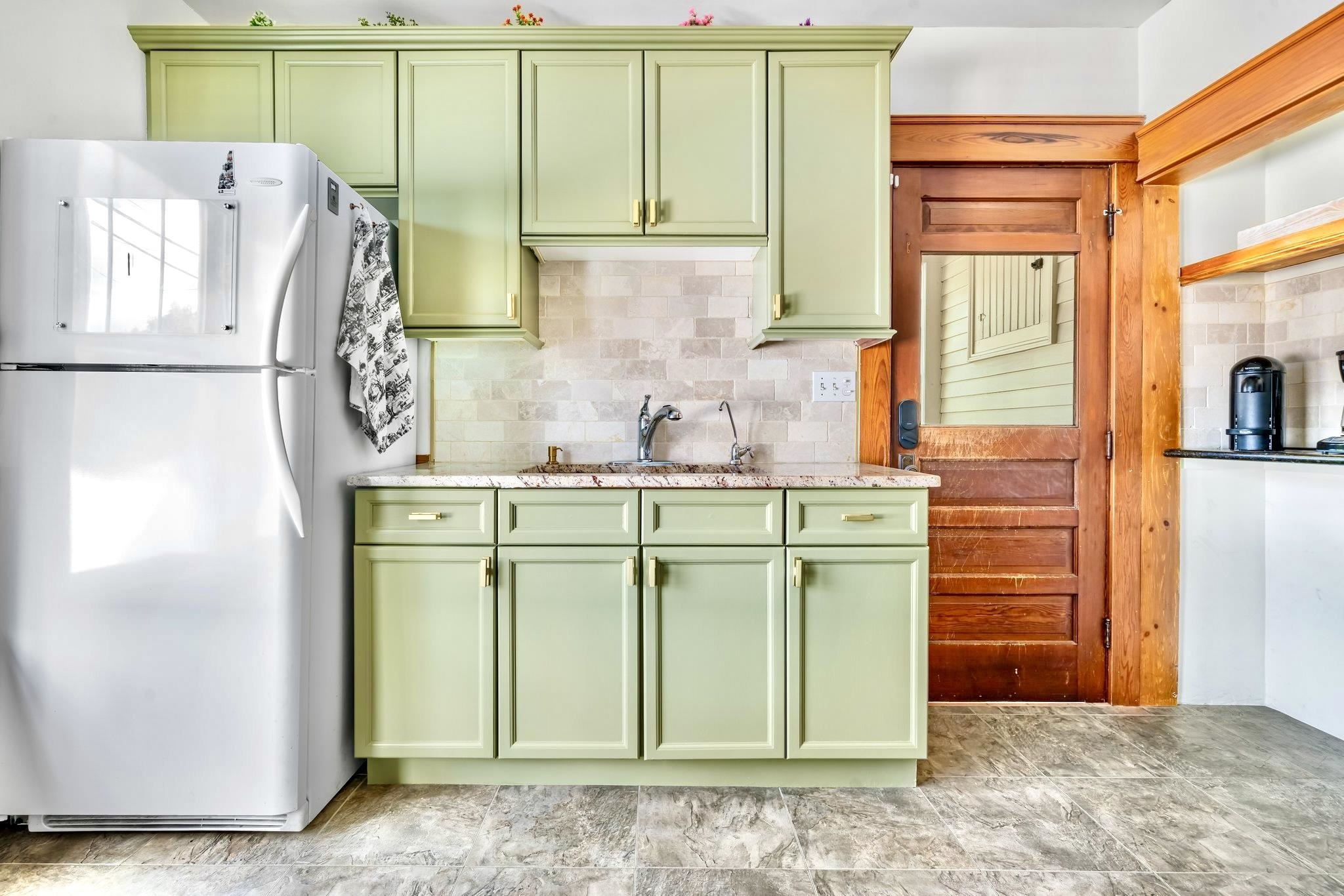 69 Allds Street Nashua, NH 03060 - Photo 10 of 31