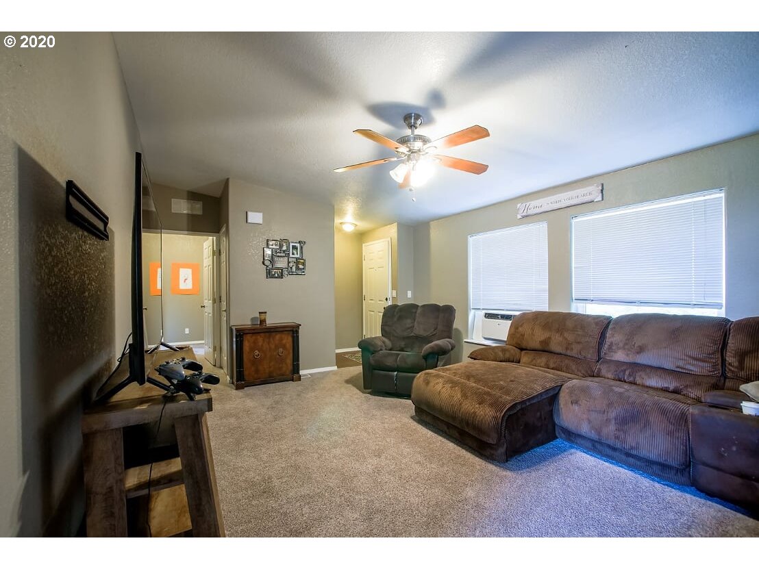 124 Berry Road Kalama, WA 98625 - Photo 3 of 28 Gallery Image 3