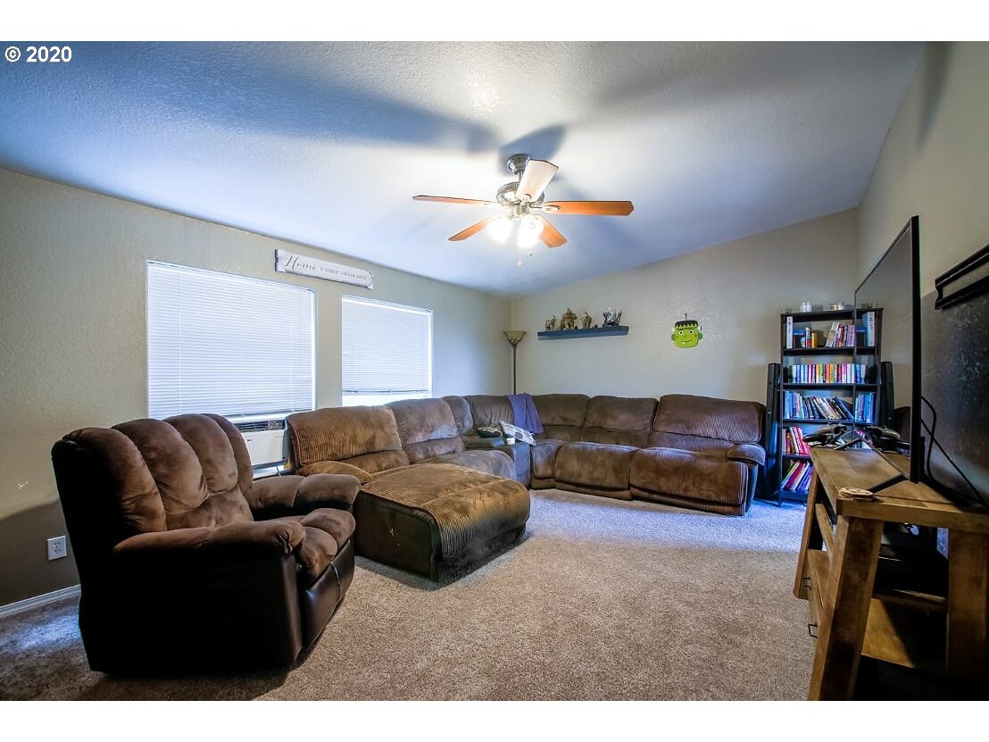 124 Berry Road Kalama, WA 98625 - Photo 4 of 28 Gallery Image 4