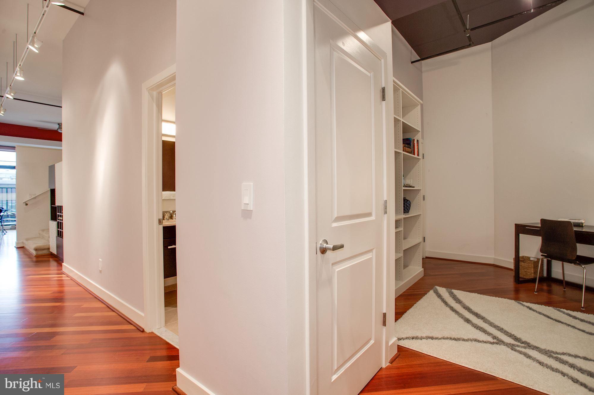 1701 Kalorama Road Northwest, Unit 412 Washington, DC 20009 - Photo 4 of 29 Hall/Den