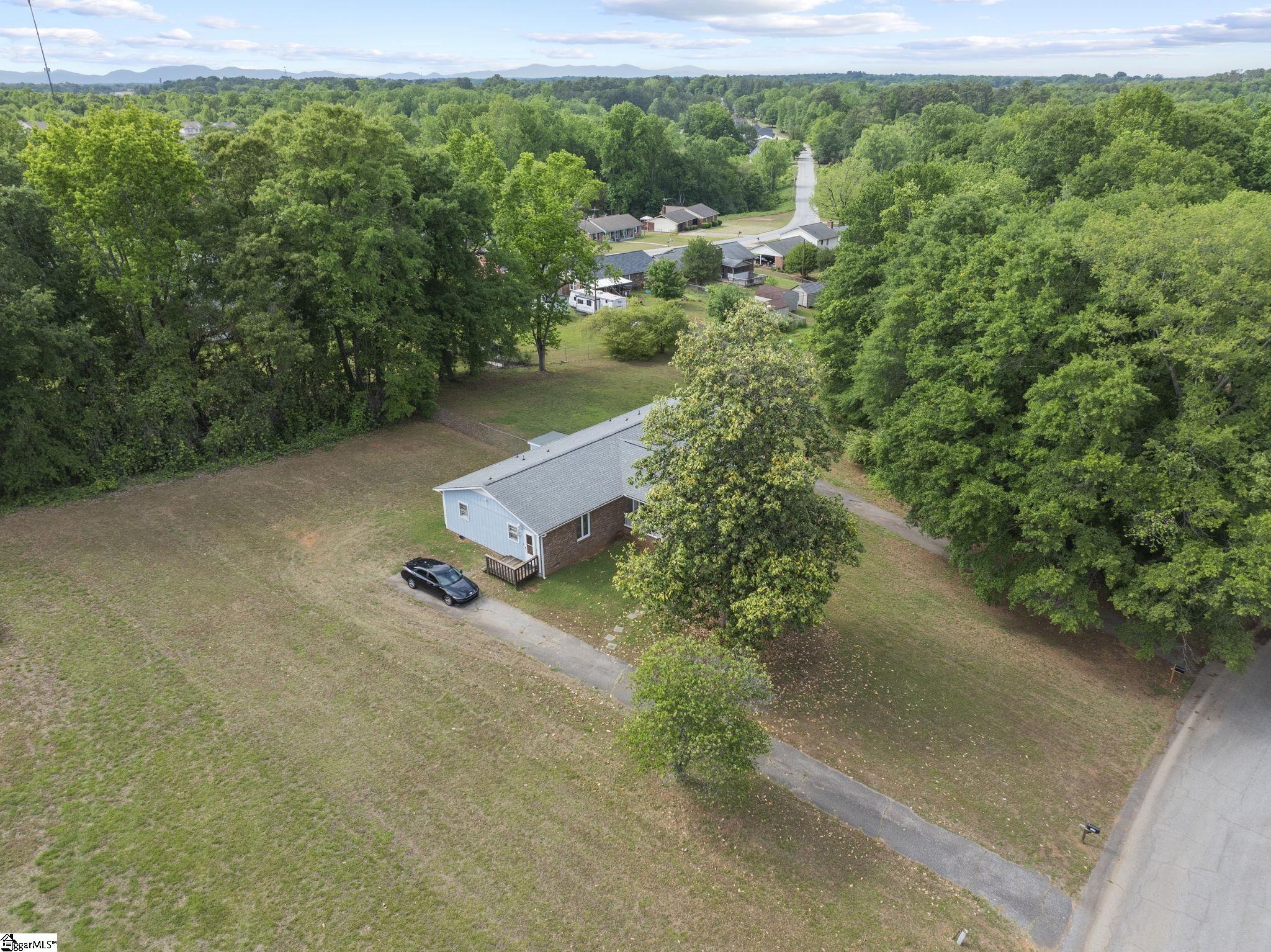 113-115 Hunter Drive Boiling Springs, SC 29316 - Photo 27 of 32