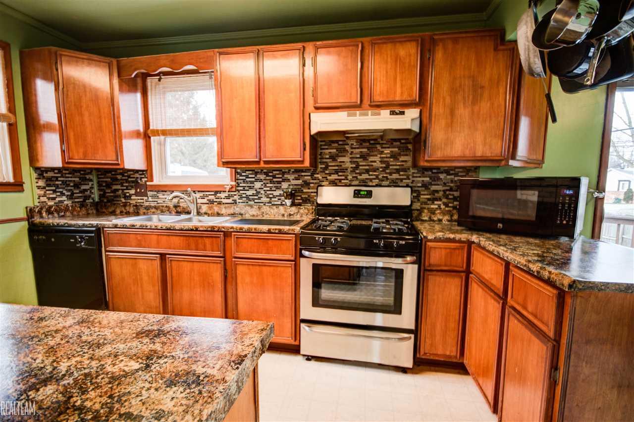 3264 Gerald Avenue Rochester, MI 48307 - Photo 6 of 25 31310271-5.JPG