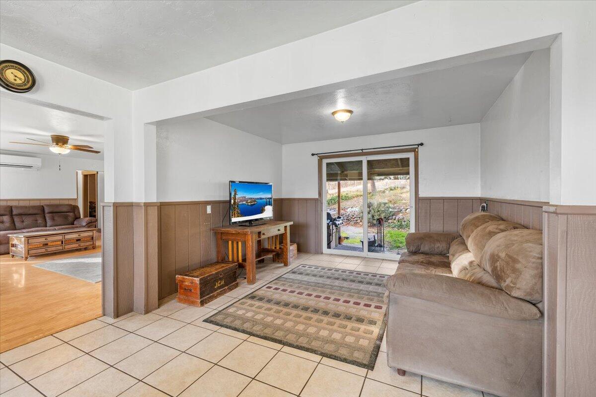 1360 Oxyoke Road Grants Pass, OR 97526 - Photo 15 of 39 a living room with furniture and a window