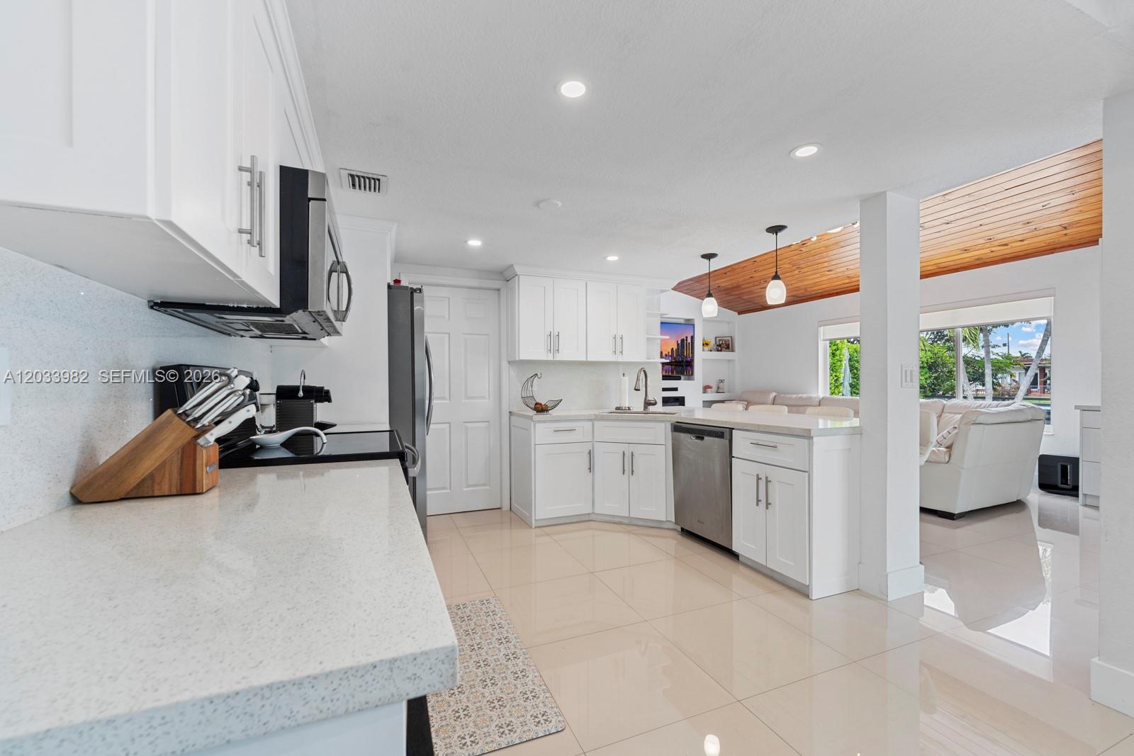 9780 Southwest 19th Street Miami, FL 33165 - Photo 7 of 34