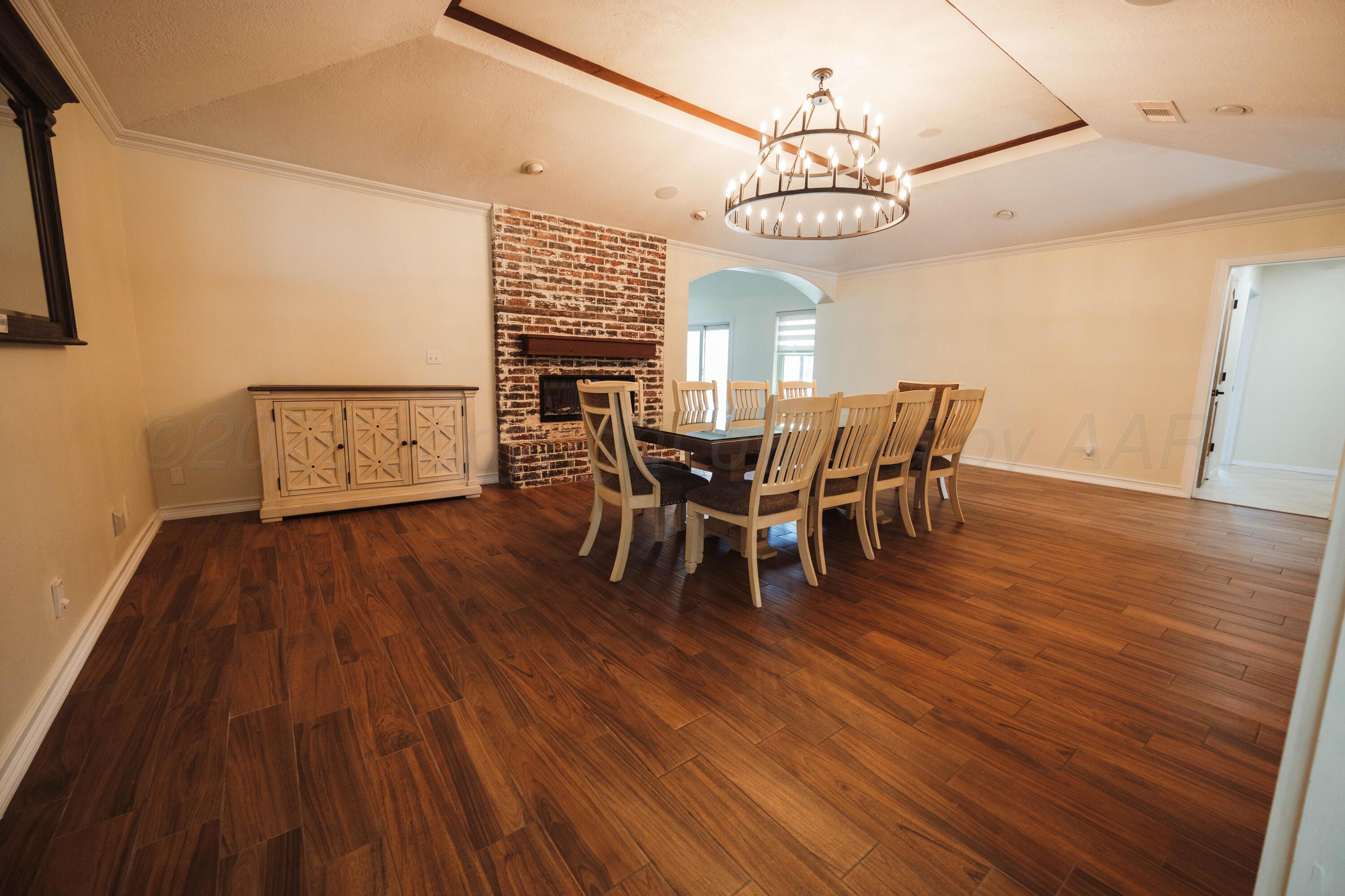 2009 Southwest 19th Avenue Perryton, TX 79070 - Photo 7 of 49 Dinning room