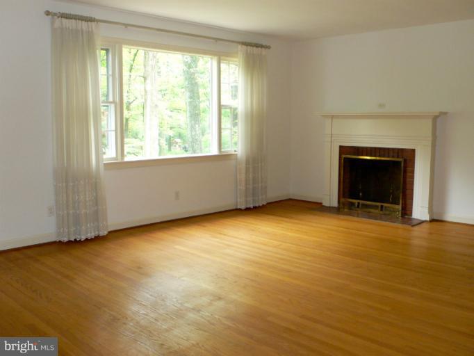 718 Midland Road Silver Spring, MD 20904 - Photo 1 of 30 Living Room