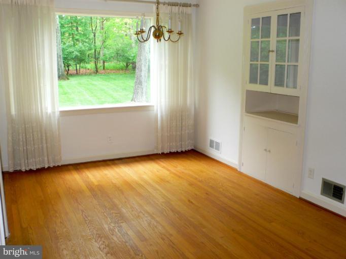 718 Midland Road Silver Spring, MD 20904 - Photo 16 of 30 Dining Room