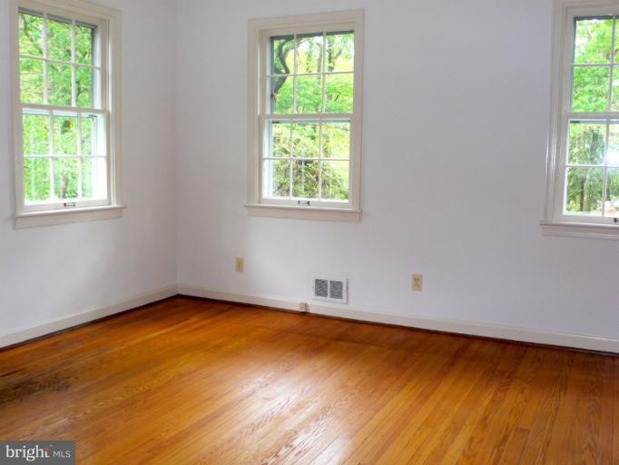 718 Midland Road Silver Spring, MD 20904 - Photo 17 of 30 Bedroom (Master)