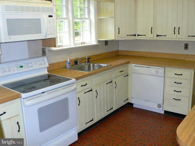 718 Midland Road Silver Spring, MD 20904 - Photo 10 of 30 Kitchen