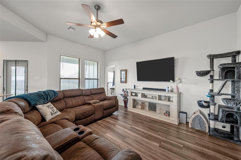 11100 Solar Street Lorena, TX 76655 - Photo 6 of 34