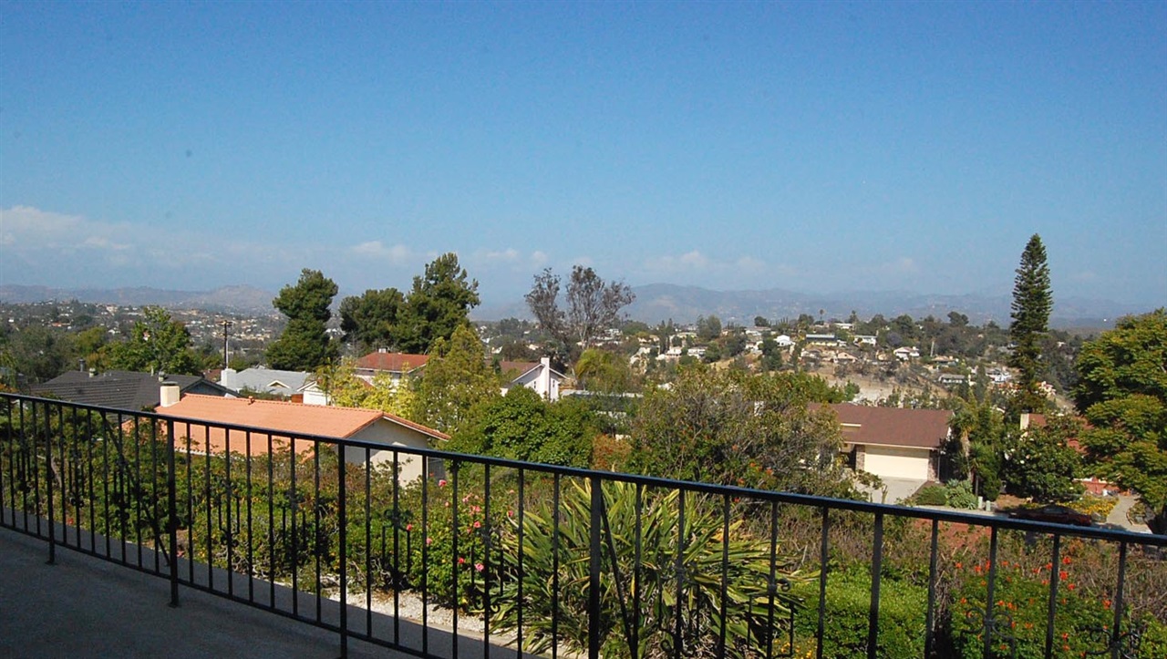 10059 View Crest Court Spring Valley, CA 91977 - Photo 2 of 20 Gallery Image 2