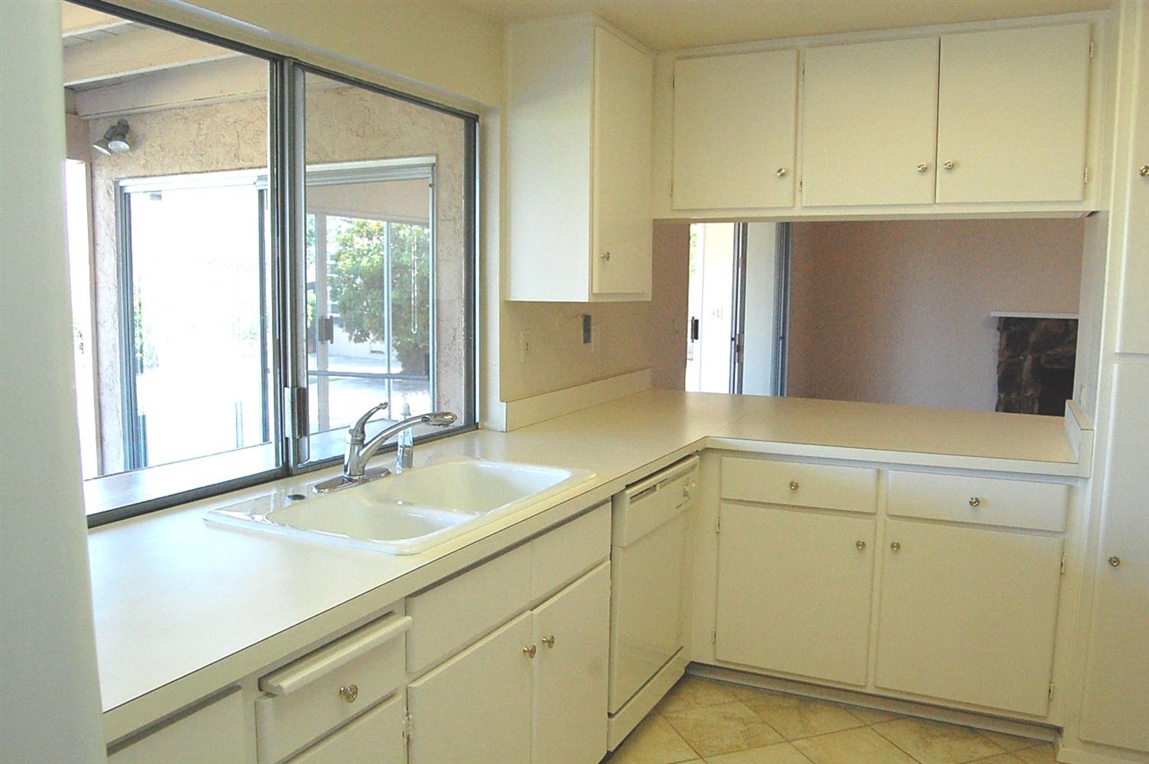 10059 View Crest Court Spring Valley, CA 91977 - Photo 6 of 20 Gallery Image 6
