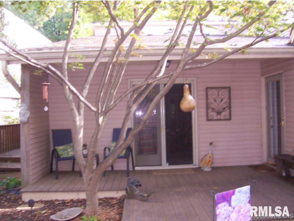 8 Country Place Springfield, IL 62703 - Photo 1 of 25