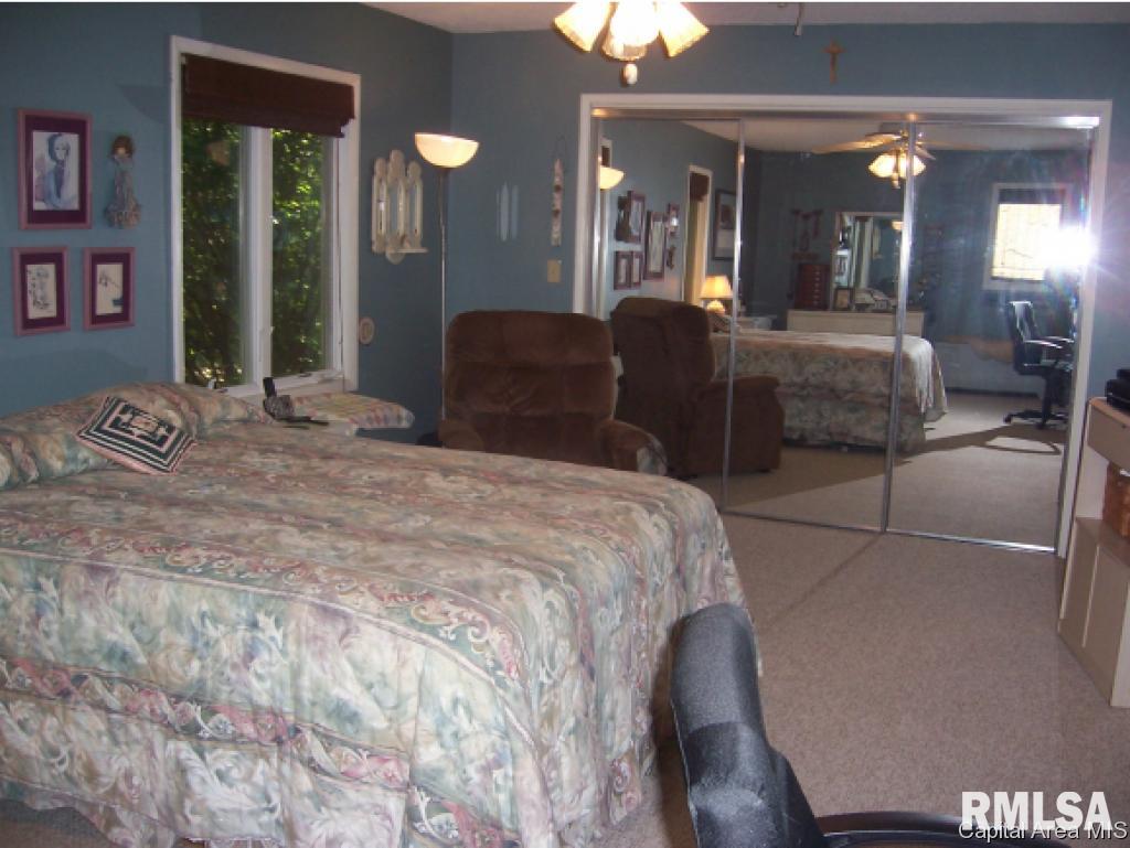 8 Country Place Springfield, IL 62703 - Photo 15 of 25