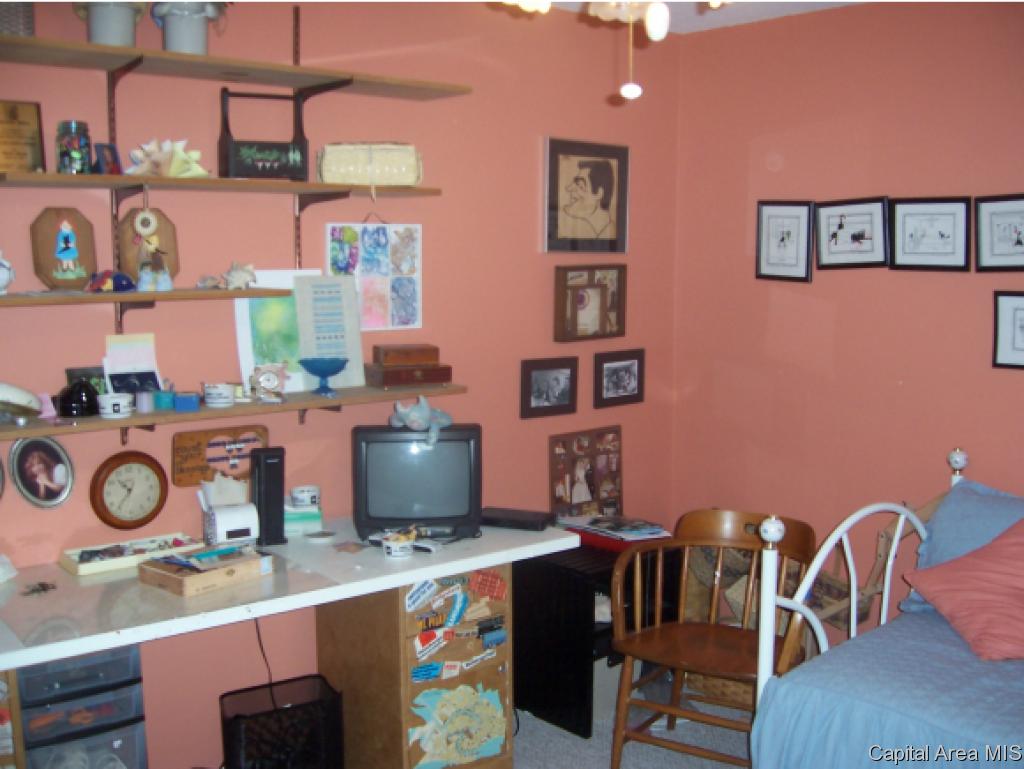 8 Country Place Springfield, IL 62703 - Photo 18 of 25