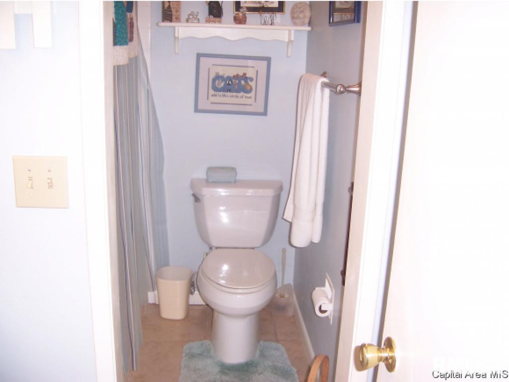 8 Country Place Springfield, IL 62703 - Photo 20 of 25