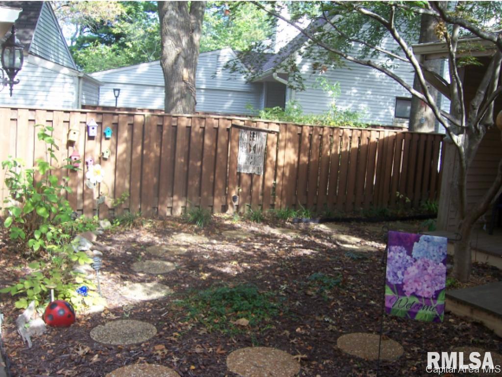8 Country Place Springfield, IL 62703 - Photo 24 of 25