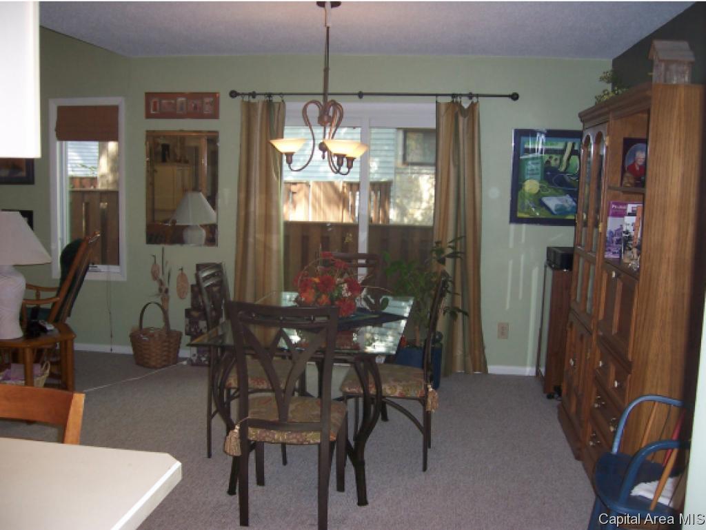 8 Country Place Springfield, IL 62703 - Photo 3 of 25