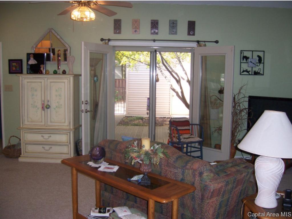 8 Country Place Springfield, IL 62703 - Photo 5 of 25