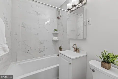 $210,000 | 1121 Arlington Boulevard, Unit 207, Arlington, VA 22209